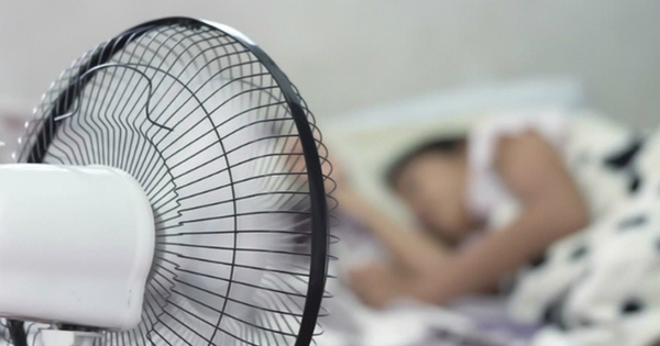 Khi ngủ nên đặt quạt gần hay xa giường? Có nên đặt ở đầu giường? Thì ra rất nhiều nhà đang làm sai