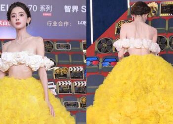 Cổ Lực Na Trát thay đến 2 bộ lồng lộn ở thảm đỏ sự kiện mới nhưng những gì người ta thấy chỉ là body xơ xác