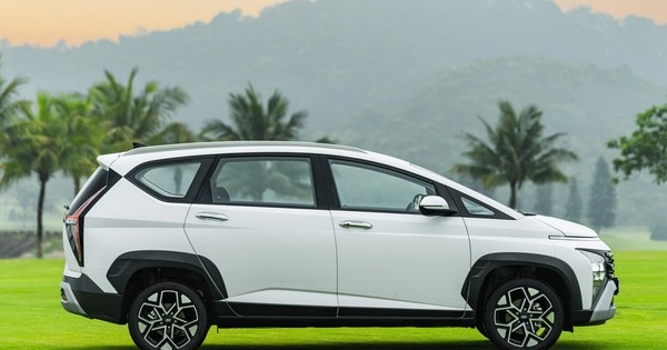 MPV rẻ nhất Việt Nam hút khách ngay tháng đầu mở bán nhưng vẫn kém xa cái tên này