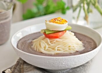 Mì lạnh trộn sốt mè đậu nành ngon miệng đẹp da