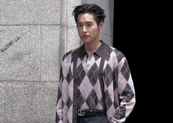 Nam chính “Gia tài của ngoại” Billkin visual 1000 điểm khi dự show Gucci, vừa đến đã hút hết spotlight