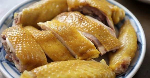 Gà luộc nên chặt hay để nguyên con khi bảo quản trong tủ lạnh?