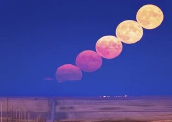 Mặt trăng dàn hàng ngang trên bầu trời, sự kiện 18 năm mới có một lần