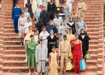 BST Jacquemus Thu Đông 2024: Sự phù phiếm hoài cổ và màn catwalk “viral” của Jennie (Blackpink)