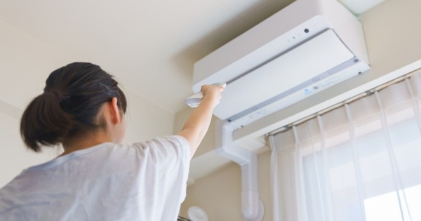 Bật điều hoà, đóng kín cửa – Sai lầm rất nhiều người mắc phải, tưởng tiết kiệm nhưng lại độc hại!
