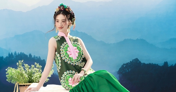 Hoa hậu Ý Nhi xinh đẹp trong trang phục lấy cảm hứng từ chiếc khăn Piêu