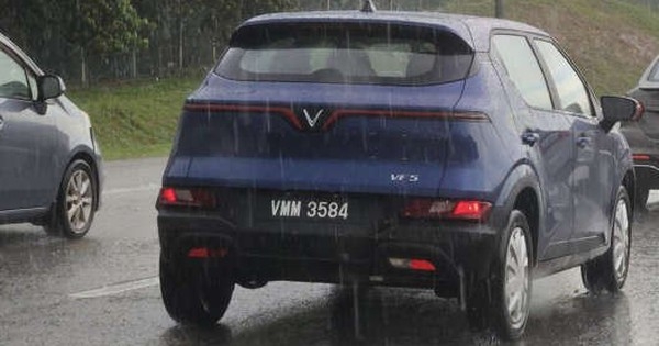 Vừa vượt qua Thái Lan, thị trường ô tô lớn thứ hai ĐNÁ xuất hiện xe VinFast VF 5 gắn biển số chính thức
