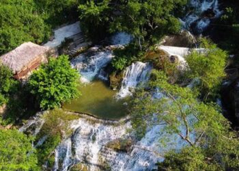 Có một thác nước trong xanh giữa núi rừng Lạng Sơn, được du khách ngợi ca là “nàng tiên nữ xứ Lạng”