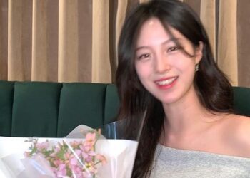 Chỉ với 20 giây nữ sinh Hàn khiến netizen “hỗn chiến”: Cuối cùng là giống Jisoo, Kim Se Jeong hay Thang Duy?