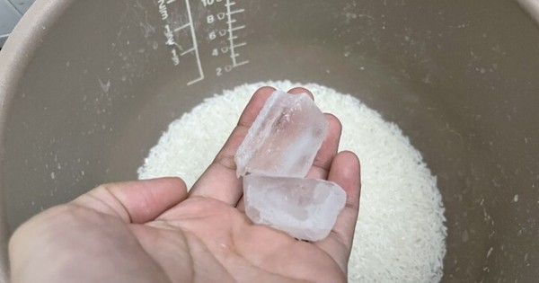Nấu cơm bằng đá lạnh và kết quả không ngờ