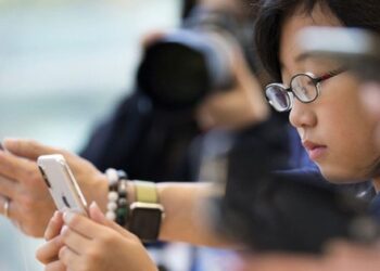 Cách đơn giản giúp trẻ cai điện thoại