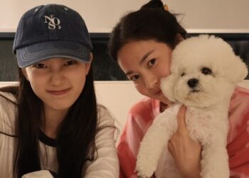 Khung hình hot nhất lúc này gọi tên Song Hye Kyo và Suzy: 2 chiến thần mặt mộc đây rồi!