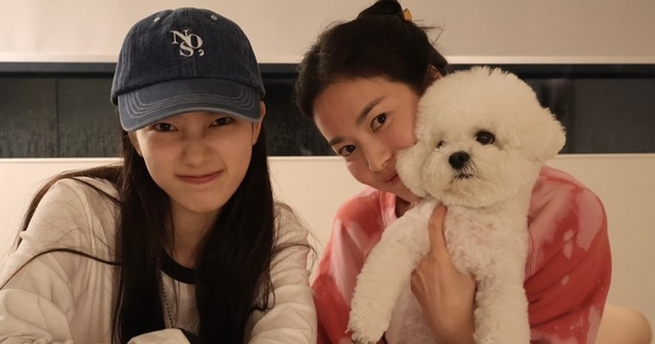 Khung hình hot nhất lúc này gọi tên Song Hye Kyo và Suzy: 2 chiến thần mặt mộc đây rồi!