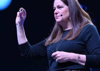 Phó chủ tịch điều hành Intel: “Chẳng có lý do gì mà người dùng Việt Nam lại không nhanh chóng lên đời máy tính AI!”