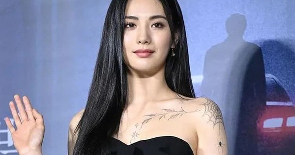Thả dáng với bikini, mỹ nhân đẹp nhất thế giới để lộ 1 chi tiết khác hẳn 1 năm trước
