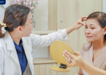 Bác sĩ Dr. Eye nhiều kinh nghiệm thẩm mỹ vùng mắt