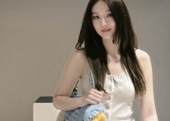 Mỹ nữ Thái khiến hơn 4,7 triệu người mê mẩn: Visual cuốn hút nhưng chưa bất ngờ bằng chiều cao khủng