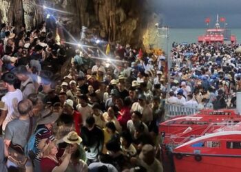 Sửng sốt cảnh tượng đông nghịt người trong hang ở Quảng Ninh, nhìn sang cảng biển còn “sốc” hơn!