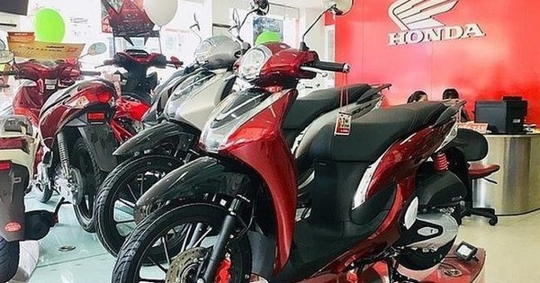 Giá xe máy đồng loạt dò đáy cuối tháng 6: Honda Vision, Air Blade, SH…  dưới mức đề xuất gần 25 triệu đồng, có xe tặng kèm smartphone