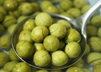 Cách ngâm sấu giòn ngọt đơn giản