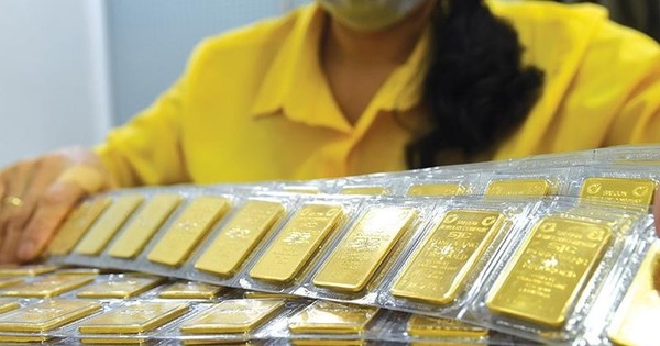 Giá vàng SJC rơi thẳng đứng xuống 80 triệu đồng/lượng