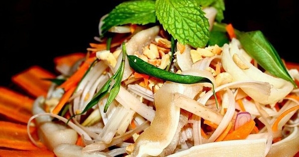 Cách làm gỏi tai heo ngó sen cực ngon tại nhà