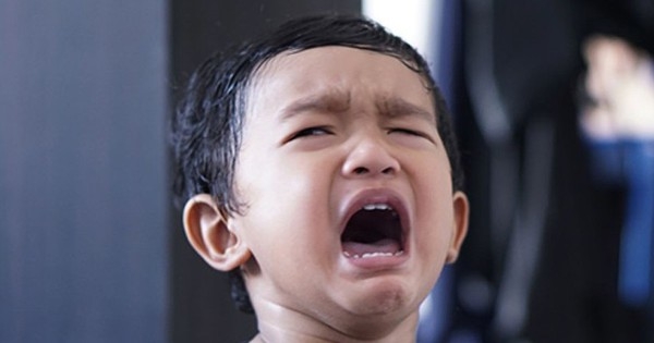 6 cách ngăn chặn thói ăn vạ của con