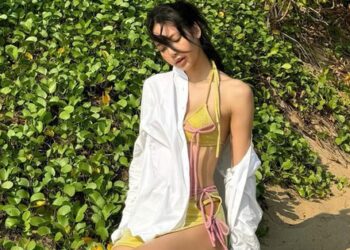 Jennie diện đến 2 bộ bikini trong vlog đi biển nhưng độ hot có vẻ chưa bằng cô em Lisa?