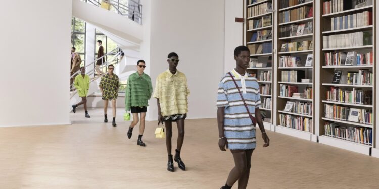 BST Gucci Xuân Hè Nam 2025: Chạy theo tiếng gọi của những con sóng xô bờ