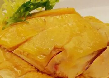 Luộc gà theo công thức 3 sôi 3 lạnh, thịt sẽ thơm ngon, da giòn, không nứt