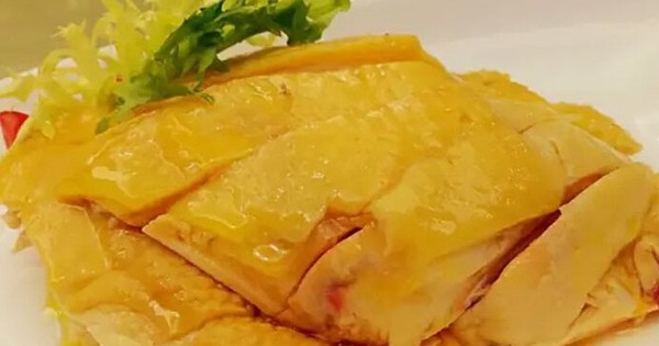 Luộc gà theo công thức 3 sôi 3 lạnh, thịt sẽ thơm ngon, da giòn, không nứt