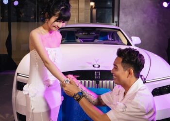 Đại gia Minh Nhựa tái hiện màn cầu hôn vợ bên siêu xe hơn 20 tỷ, là chiếc Rolls-Royce Spectre thuần điện đầu tiên trên thế giới!