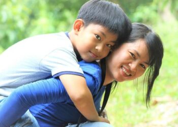 Mẹ cần tinh tế khi đồng hành cùng con trai tuổi dậy thì