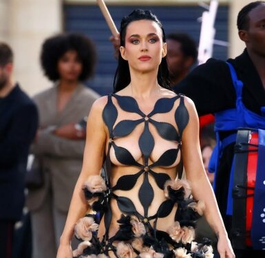 Thảm đỏ Vogue World 2024: Katy Perry xuất hiện bất ngờ, Sabrina Carpenter khoe trọn vẻ trẻ trung đầy quyến rũ