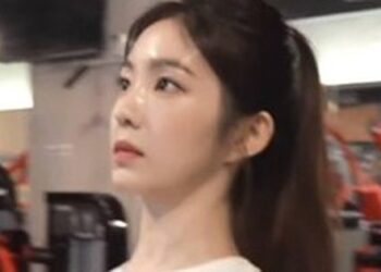 Hời như Irene: Nhận tá lời khen visual còn gom luôn bí kíp lưng thon, hông nở từ thánh nghiện gym Jong Kook