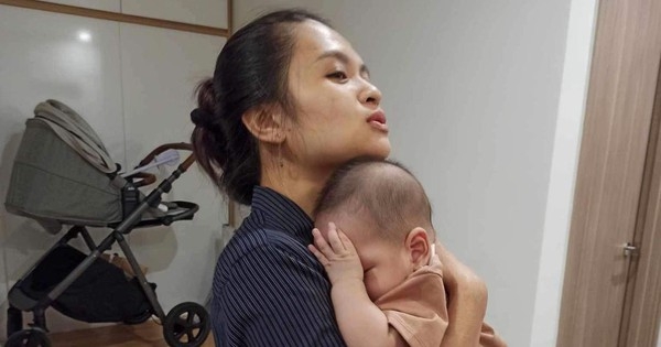 Đẻ con 4 tháng nhưng không thấy yêu con, chưa nhận thức mình là mẹ, mẹ bỉm thay đổi vì 1 hành động của bé