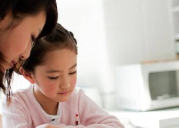Trẻ có EQ thấp hầu hết đều do 3 kiểu cha mẹ này