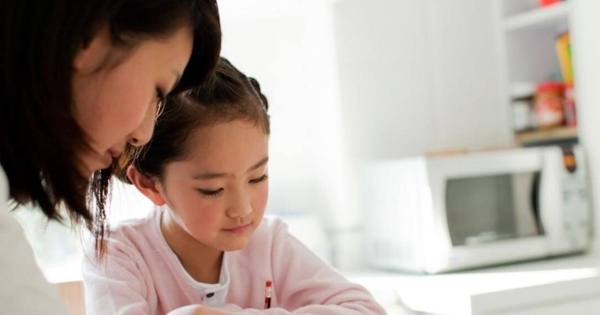 Trẻ có EQ thấp hầu hết đều do 3 kiểu cha mẹ này