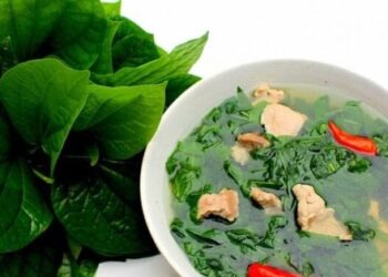 Cách nấu canh thịt bò lá lốt ngon đơn giản