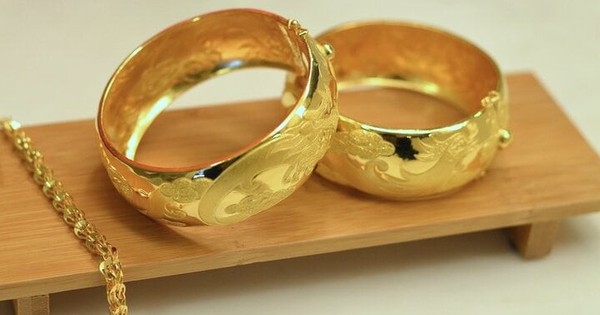 Giá vàng hôm nay 6/7: Bật tăng, lên mức cao nhất trong một tháng