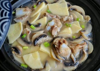 Canh sườn nấu măng nấm – món ngon cho bữa cơm ngày hè