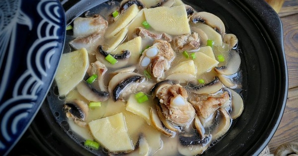 Canh sườn nấu măng nấm – món ngon cho bữa cơm ngày hè