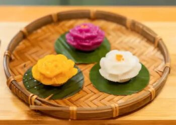 Nghệ nhân hướng dẫn cách làm bánh hoa hồng hấp bất bại