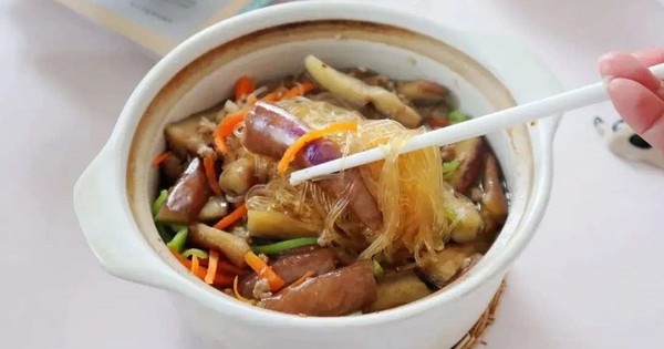 Món ăn này toàn nguyên liệu dễ mua, kết hợp trong 1 nồi vừa đơn giản lại rất ngon và tốt cho sức khỏe
