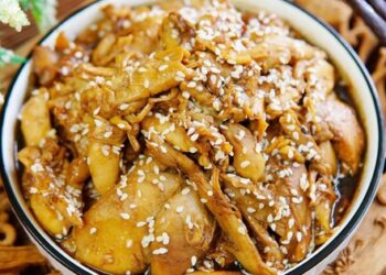 Bữa cơm mùa hè làm ngay món ăn này: Nhanh trong “chớp mắt” và phần nước sốt trộn cùng cơm thì ngon vô cùng!