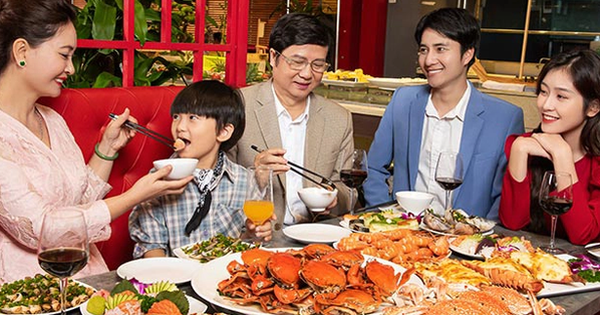 Chuỗi buffet hải sản nổi tiếng ở Hà Nội lên tiếng về thông tin “đuổi khách” khi khách phản ánh cua có mùi