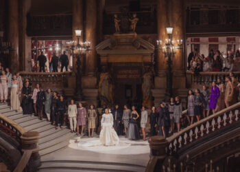 BST CHANEL Haute Couture Thu Đông 2024/25: Sự hợp nhất giữa nghệ thuật cắt nay thủ công và opera