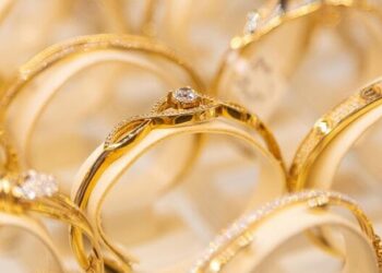 Giá vàng hôm nay 5/7: Quay đầu giảm từ đỉnh cao