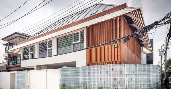 Độc lạ ngôi nhà ‘nửa kín nửa hở’ giữa thành phố