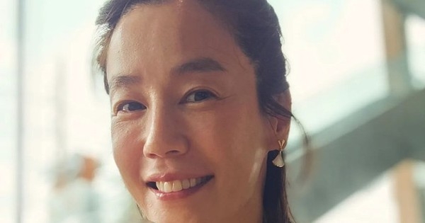 Người chị trong ‘Giày thủy tinh’ ở tuổi 50